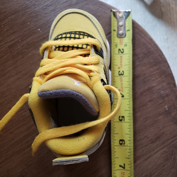 Nike Air Jordan 4 Retro Lightning Sz 6C 2021 - Picture 4 of 5